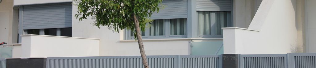 Ventanas y pared moderna